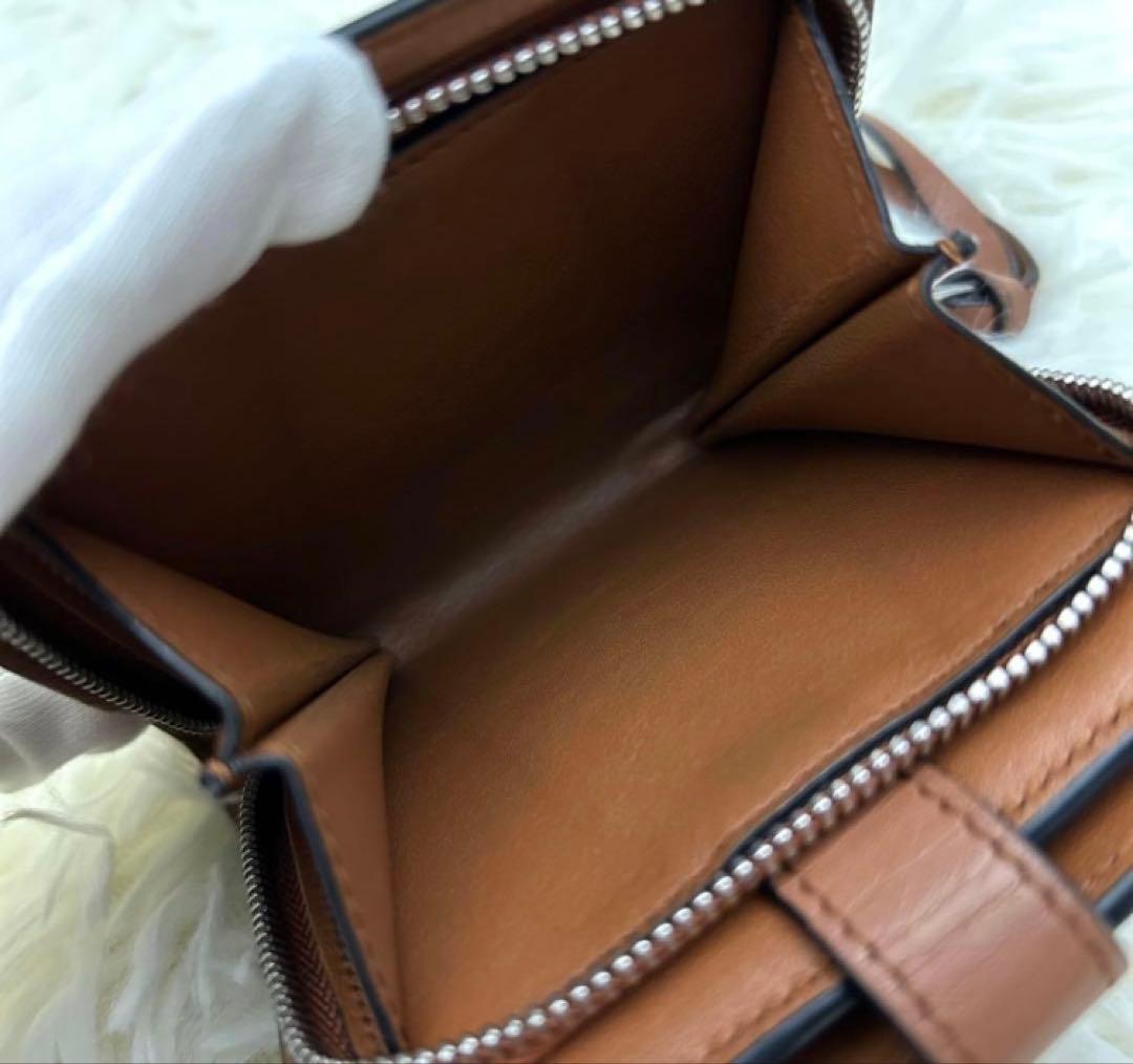 LOEWE ネイビー 二つ折り財布