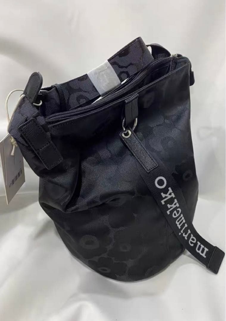 marimekko ブラック ショルダーバッグ