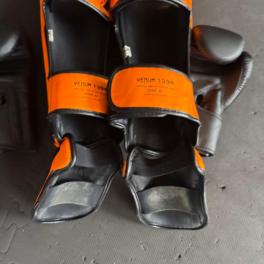 VENUM レガース　ボクシンググローブ 黒　セット