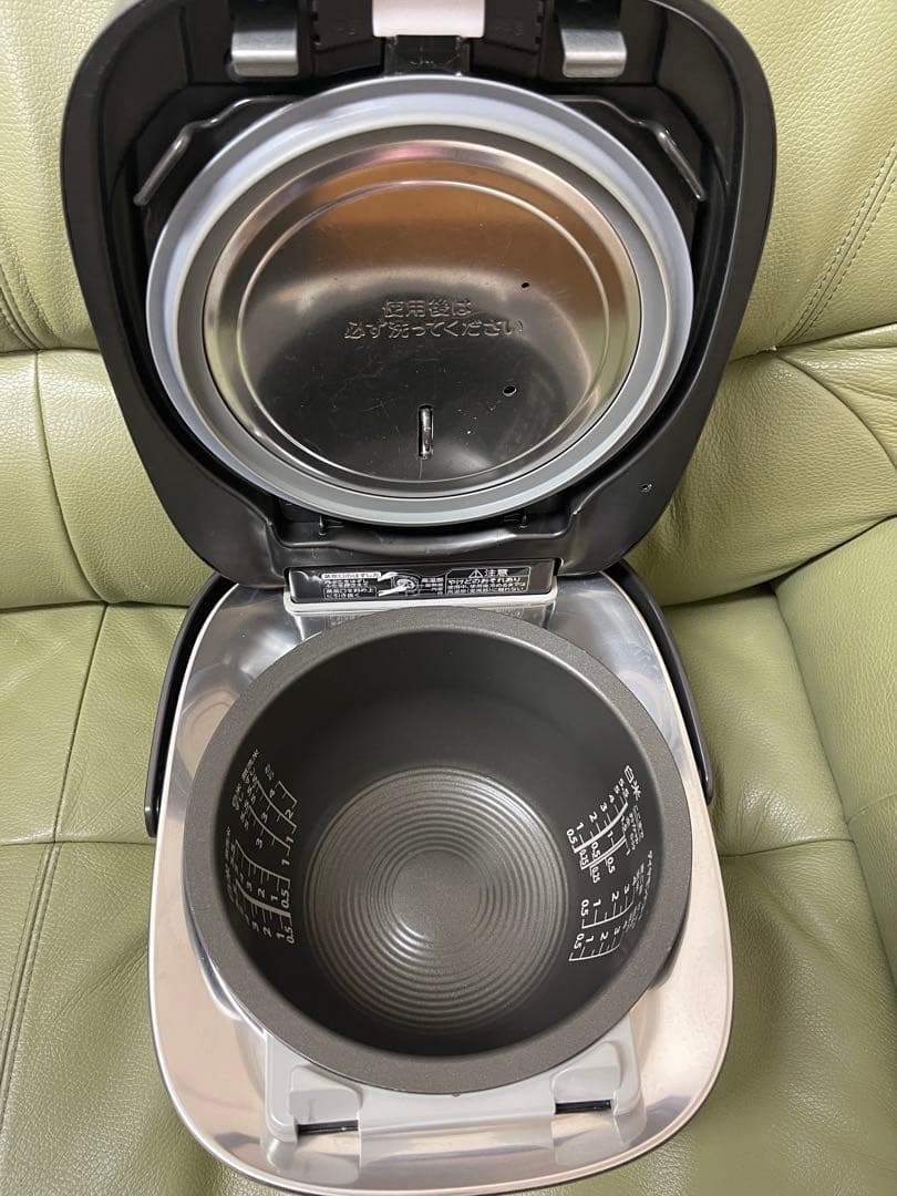 東芝の真空圧力IHジャー炊飯器「炎匠炊き」RC-10E2VX 2022年製