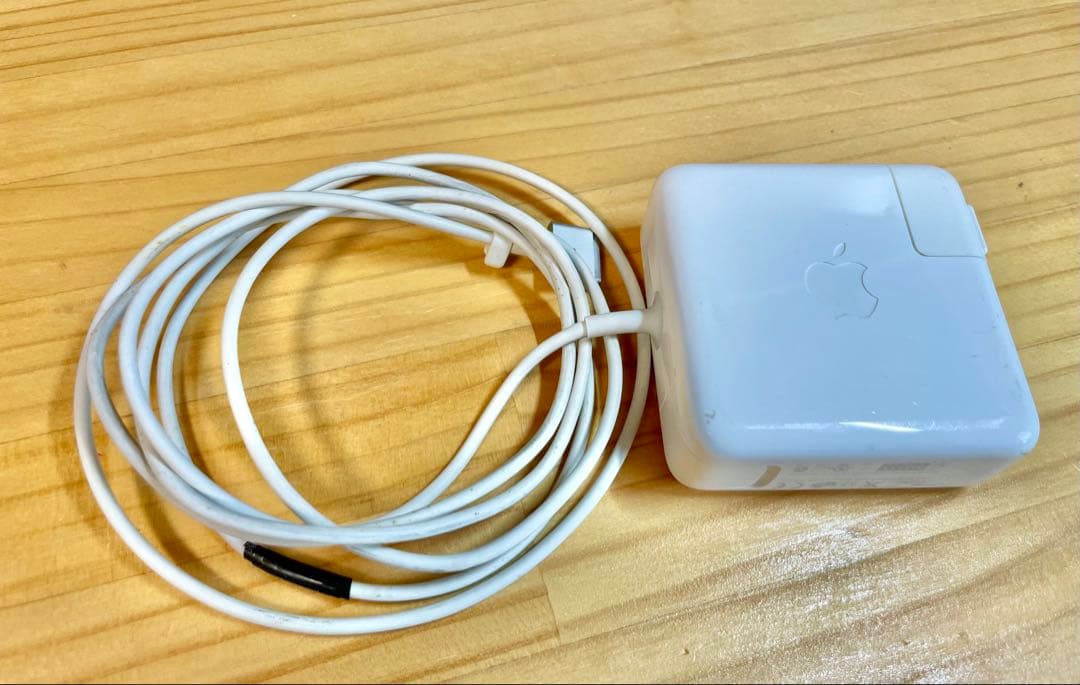 MacBook Pro 13インチ（2015年モデル）です。