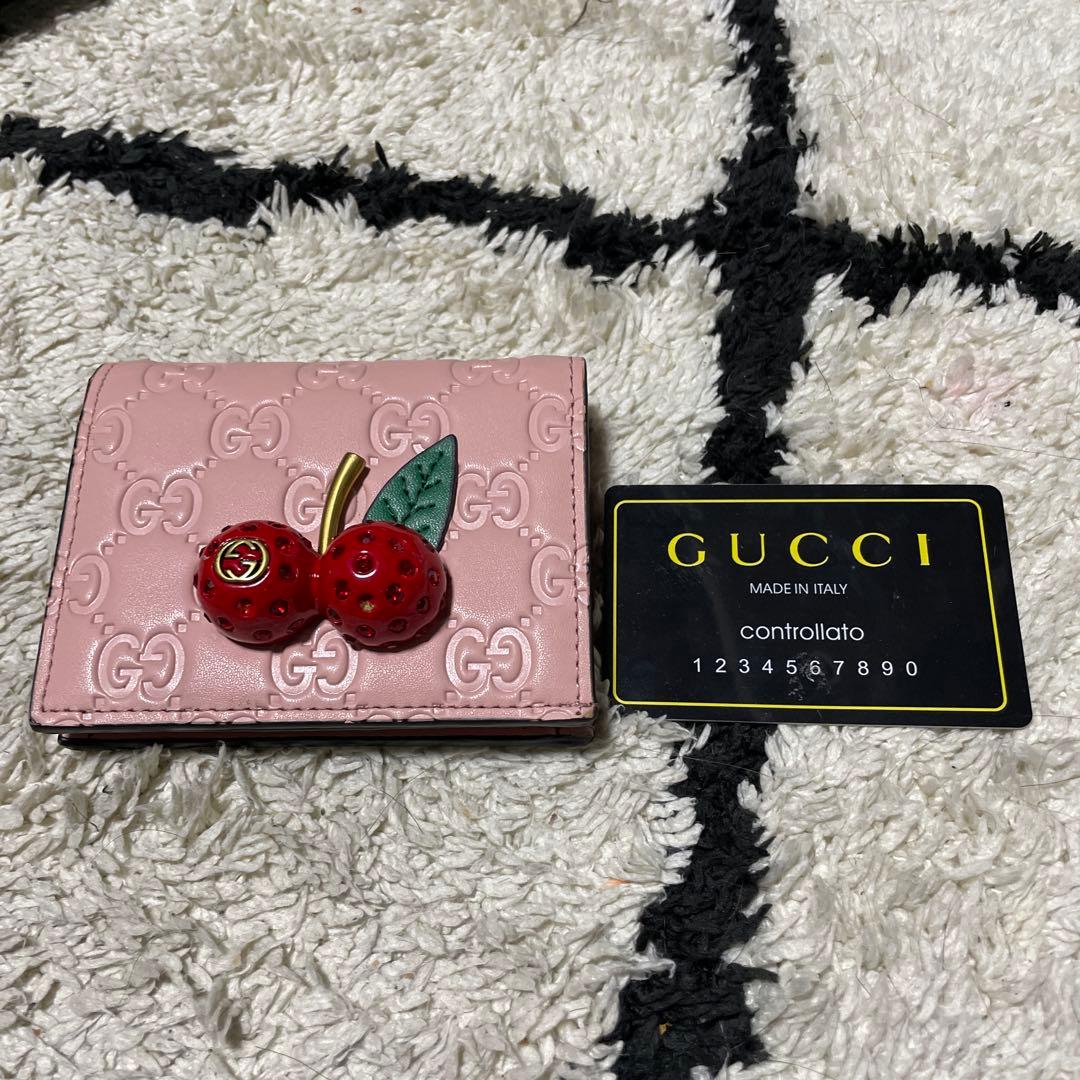 GUCCI チェリー装飾 二つ折り財布 ピンク
