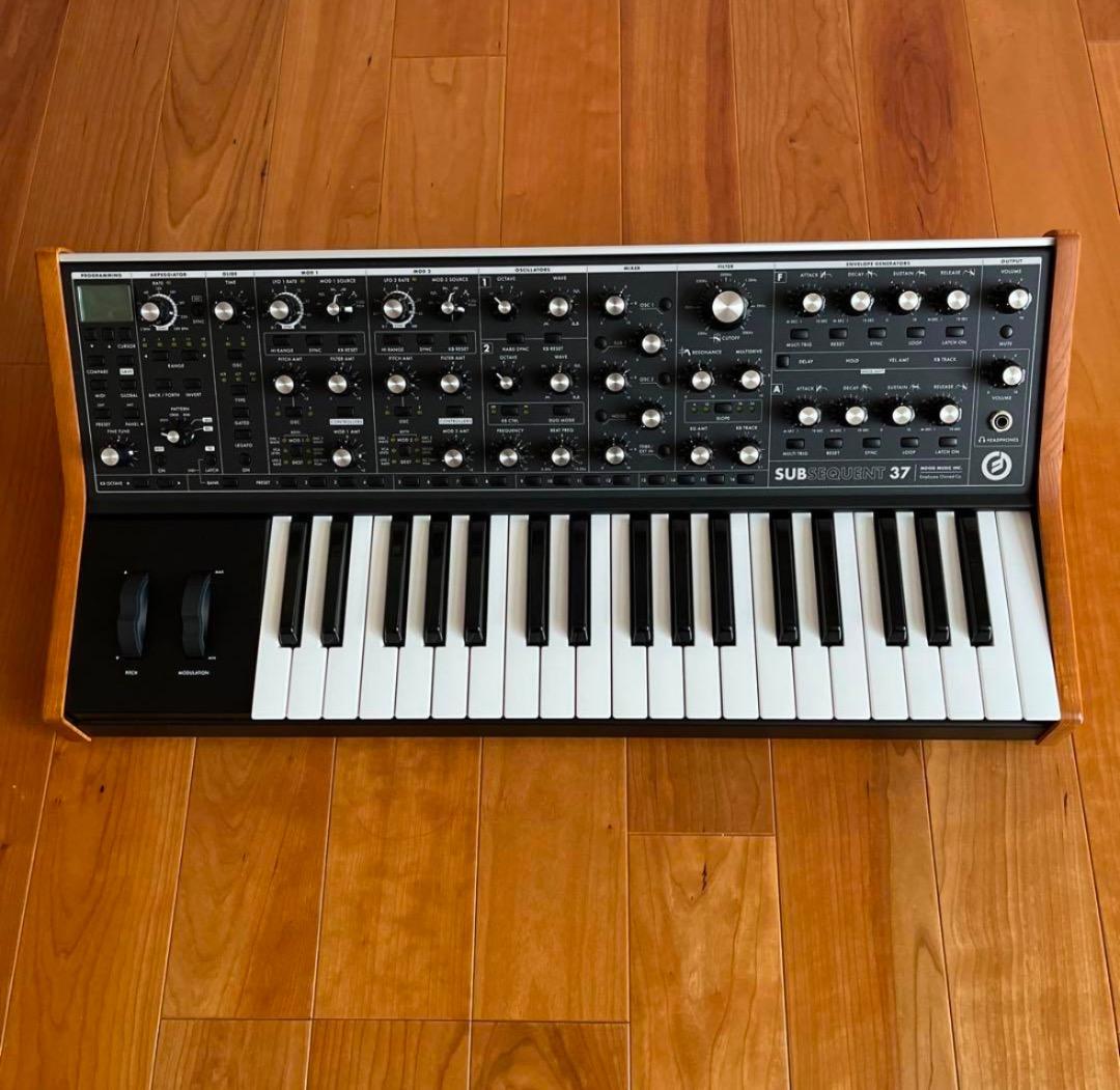 美品！　Moog Subsequent 37 モーグ ムーグ