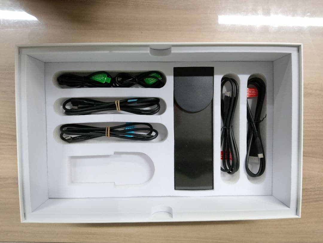 15.6インチトリプルモニター