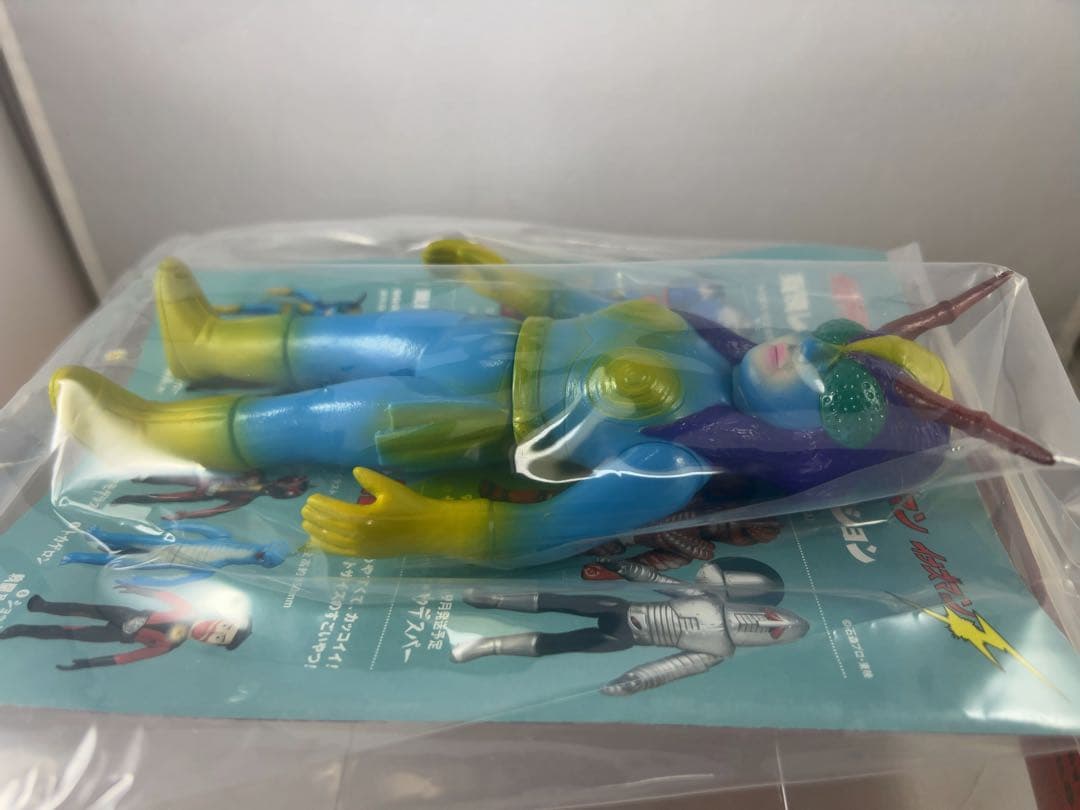 仮面ライダー　蜂女　ミドルサイズ　東映レトロソフビコレクション　メディコムトイ