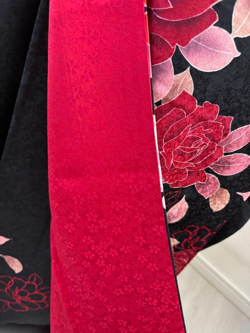 豪華　未使用に近い　黒地バラ刺繍振袖フルセット　成人式　パールトーン加工