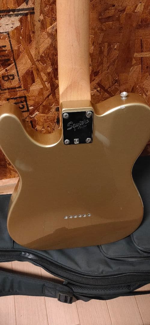 Squier Telecaster thinline セミホロウボディ ゴールド