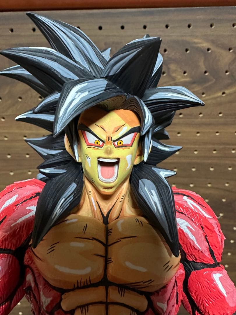 孫悟空 フィギュア 尻尾付き 一番くじ スーパーサイヤ人4リペイント