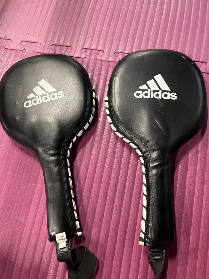 adidas パンチングミット 黒