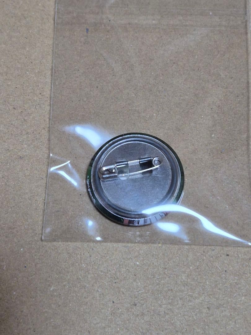 希少 進撃の巨人 ミニ缶バッジ リヴァイ