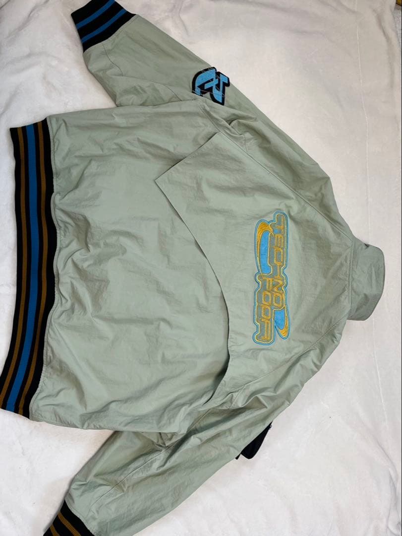 ずとまよ ジップ付きパーカー