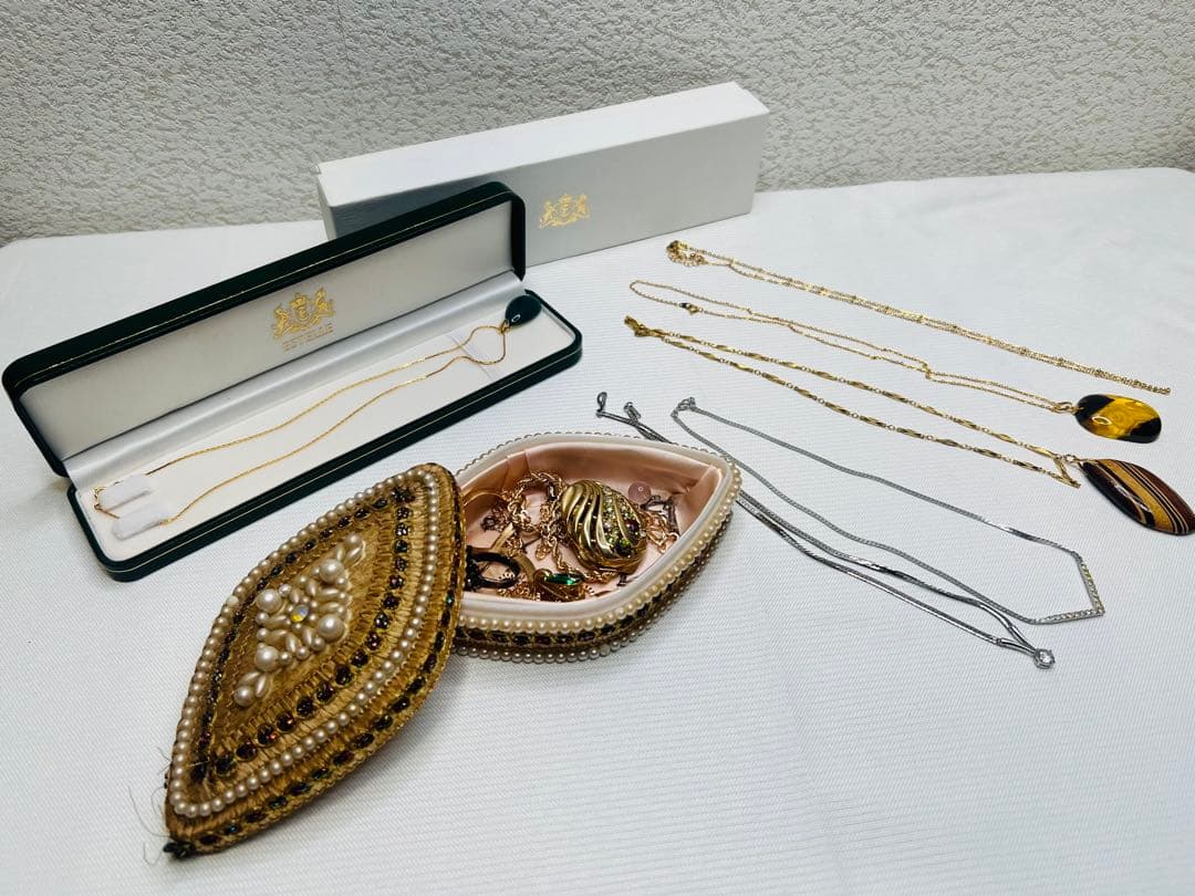 遺品整理品　ジュエリーケースごと　アクセサリー　ジュエリーセット