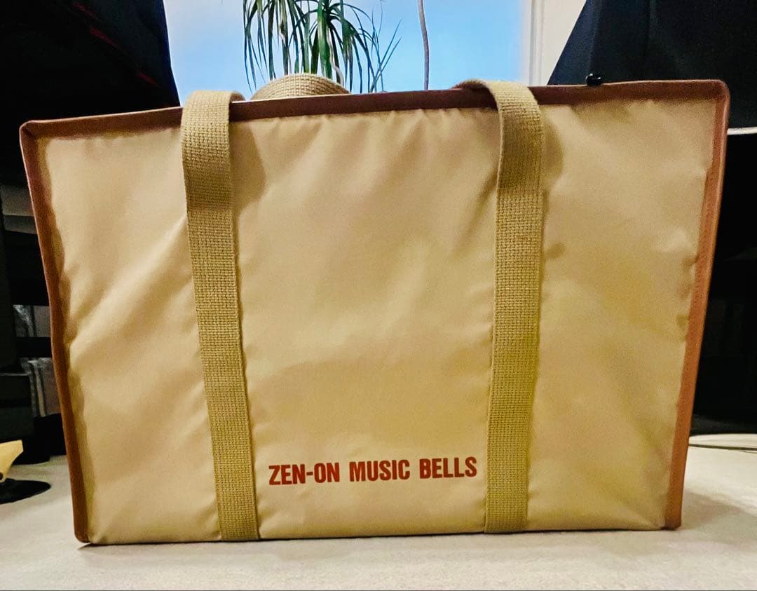 ウチダミュージックベル　ハンドベル スタンドケース付　シルバー23➕ゴールド4