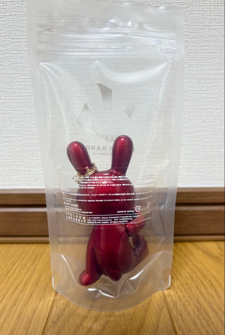 BLACK RABBiT お座り＋王冠 Candy Red