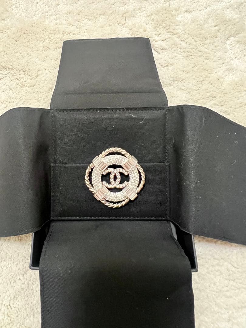 CHANEL クリスタルブローチ ロープデザイン