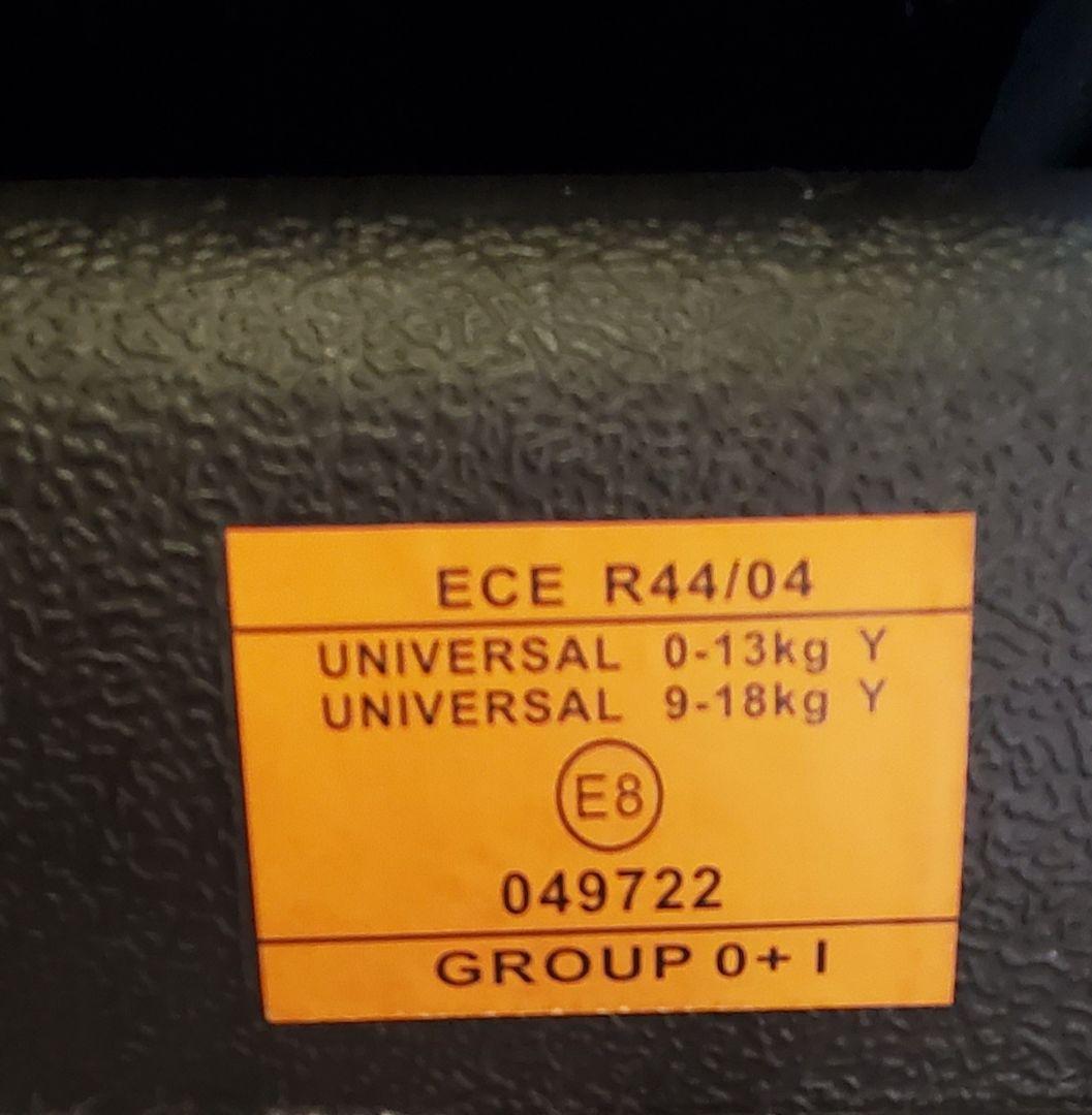 ニ*モ様 【新品同様】チャイルドシート アイリスプラザ シートベルト固定 新生児