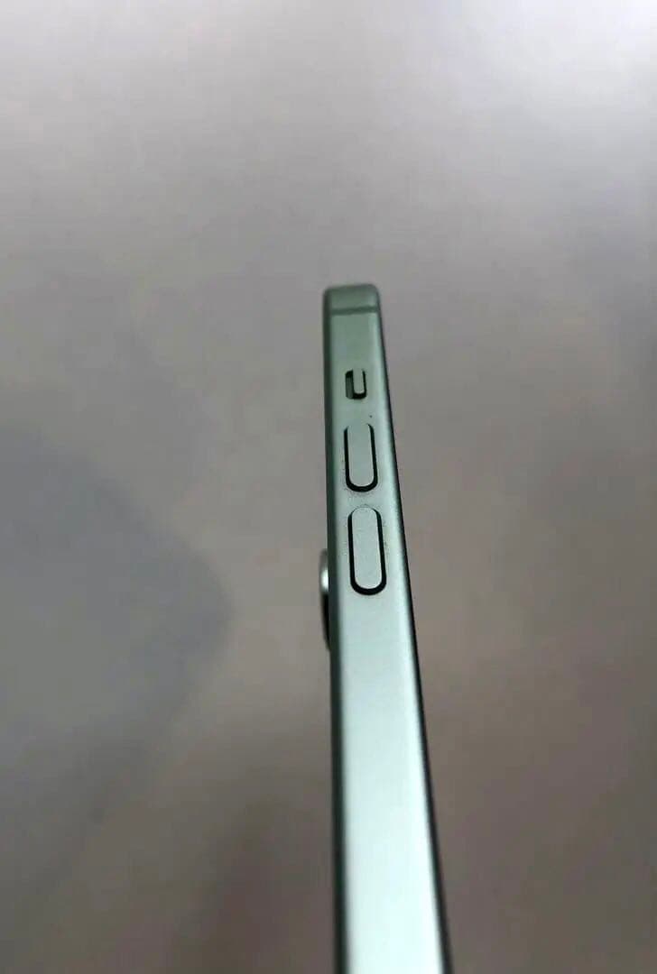 【超美品】Apple iPhone 15 128GB ミッドナイトグリーン 本体