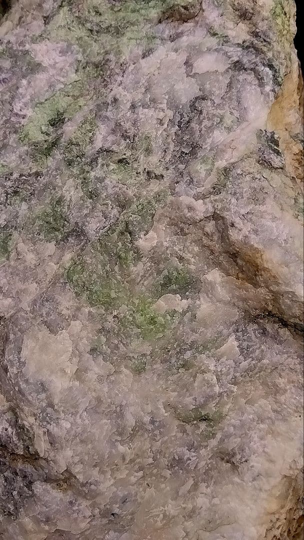 ★翡翠原石★糸魚川硬玉【横川・転石・カチ割り27.7kg】