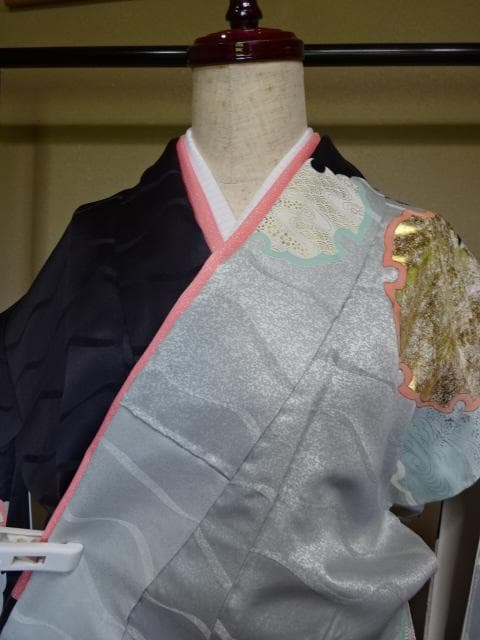 振り袖　黒地に雪の輪柄