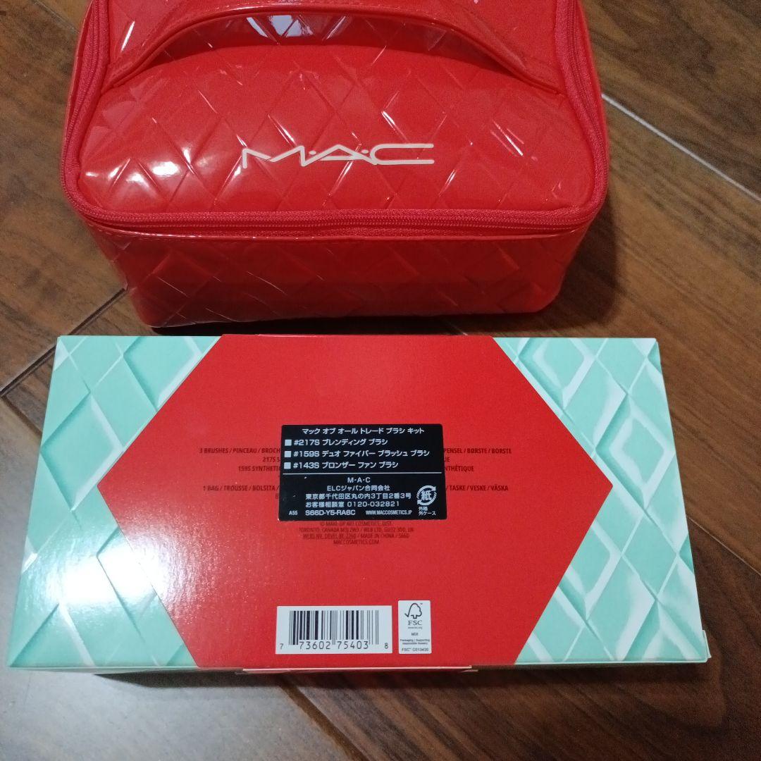 M・A・C マック オブ オール トレード ブラシ キット　新品　ノベルティ付