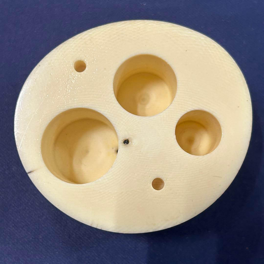 象牙風 ハンコ置き 印鑑置 総重量331.2g 縦約82.4㎜ 横約60-66㎜