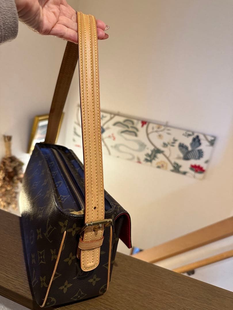 ルイヴィトン　モノグラム　ヴィバシテ　ショルダー