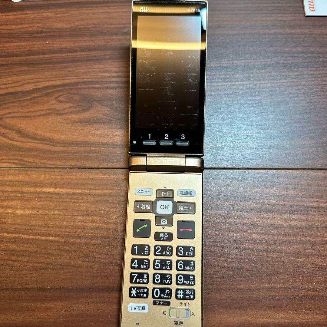 au KYF38 グラティナ ガラケー 5550