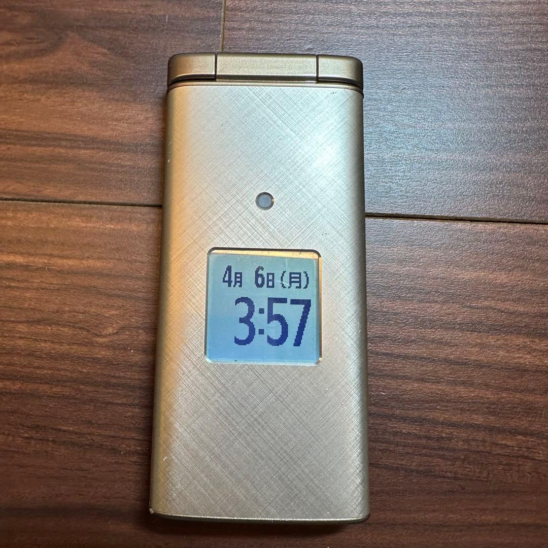 au KYF38 グラティナ ガラケー 5550