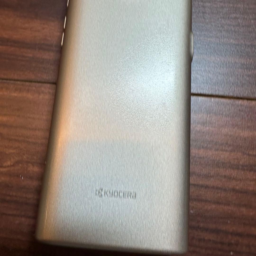 au KYF38 グラティナ ガラケー 5550