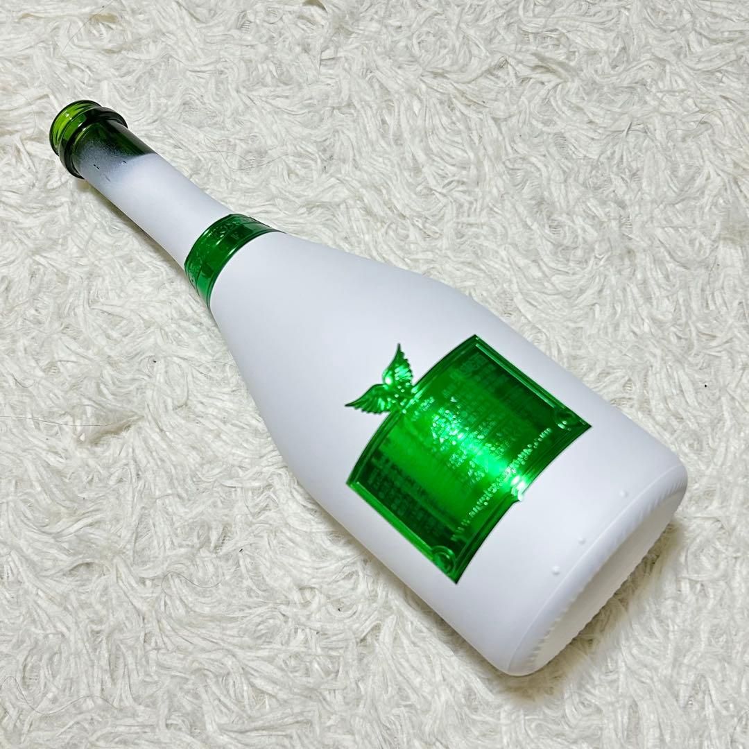 エンジェルシャンパンクリスマスホリデー限定 空き瓶　空箱　チェーン鍵付き　ファー