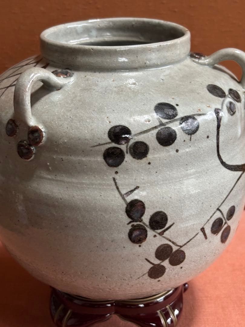 荒川豊蔵作絵唐津藁灰釉梅花三耳壺　唐津小十窯にて