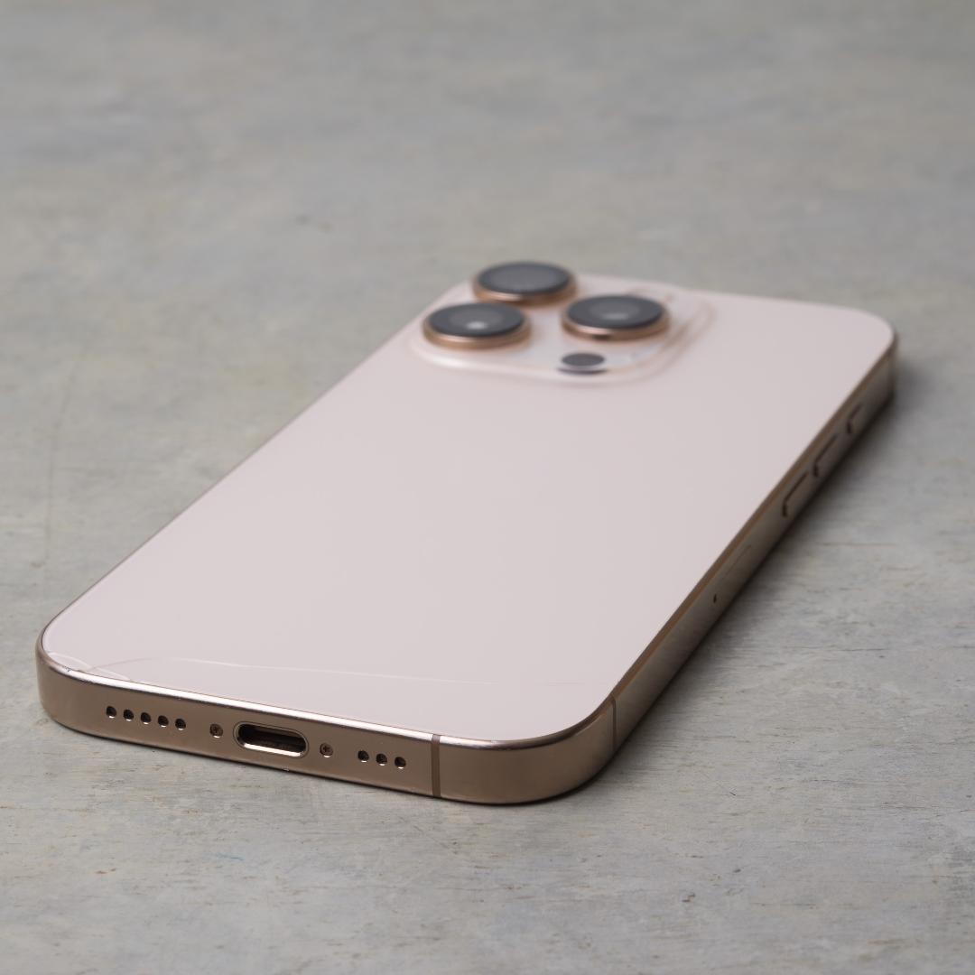 iPhone 16 Pro 256GB デザートチタニウム