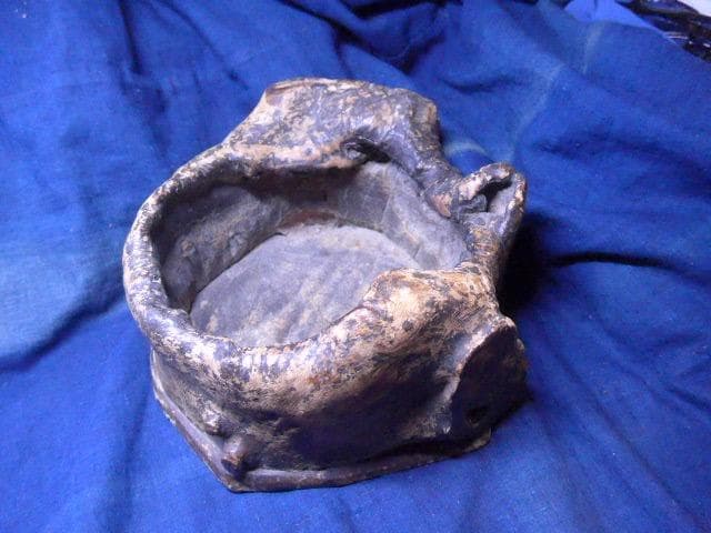 大変古い、自然の古木を使った木製小物入れ 自然な形状