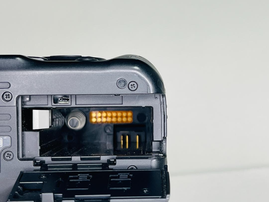 ショット数1161回 Canon EOS Kiss X4 デジタル一眼レフカメラ