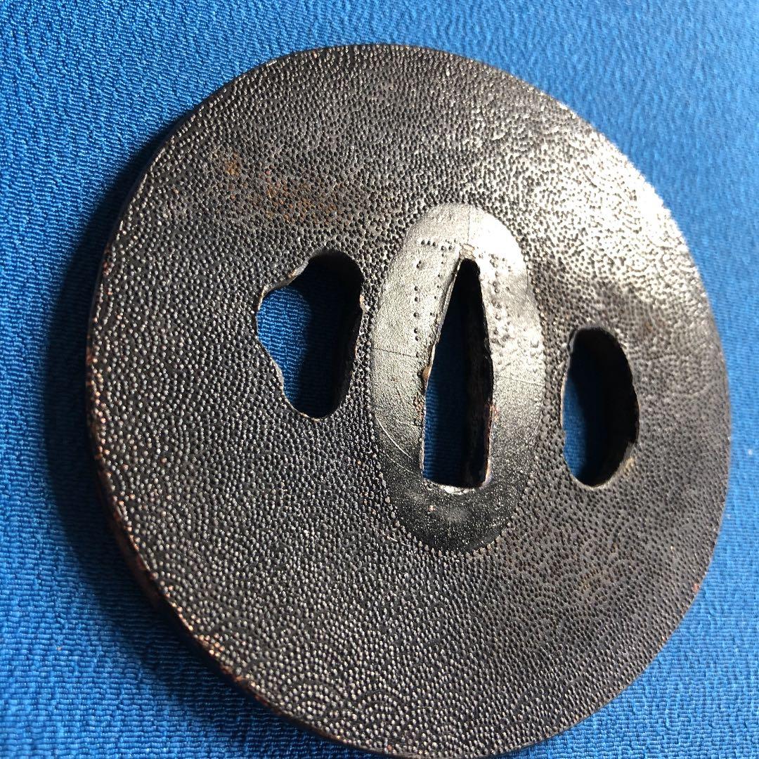 アンティークな刀の鍔！7.2×7.0cm108g 草花や波が刻まれた逸品、