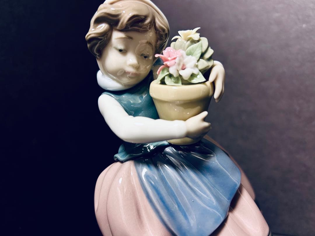 リヤドロ ＃5223「春が来た」 フィギュリン置物