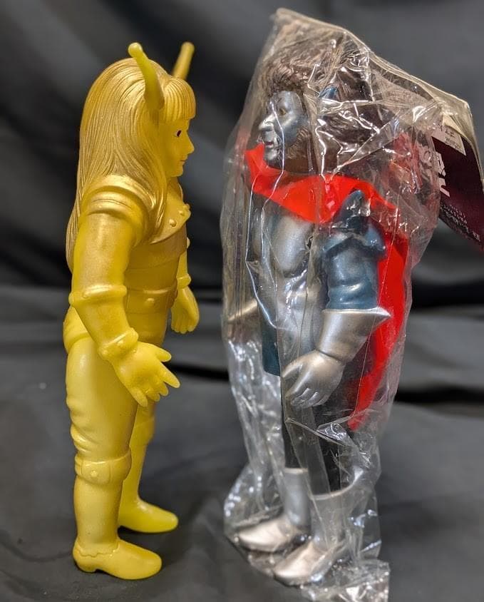 蓄光マグマ大使＆宇宙の帝王ゴア未開封（ブルマァク復刻）ソフビフィギュア２体セット