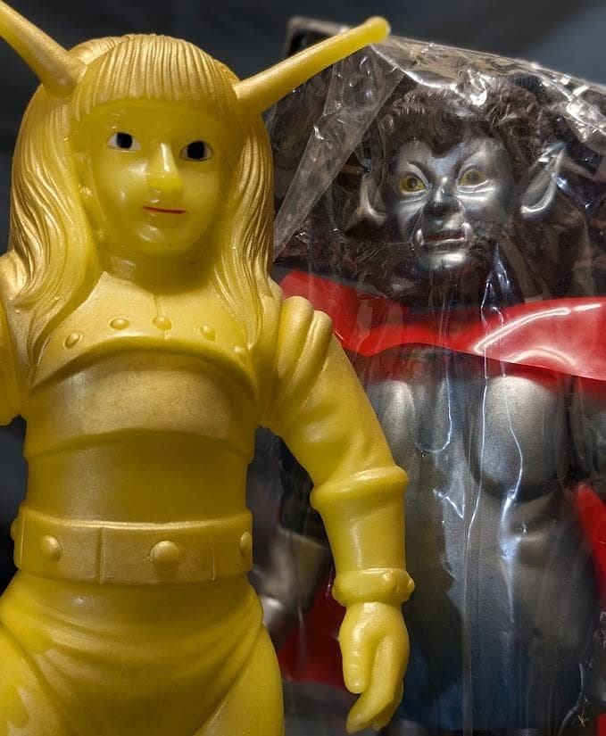 蓄光マグマ大使＆宇宙の帝王ゴア未開封（ブルマァク復刻）ソフビフィギュア２体セット