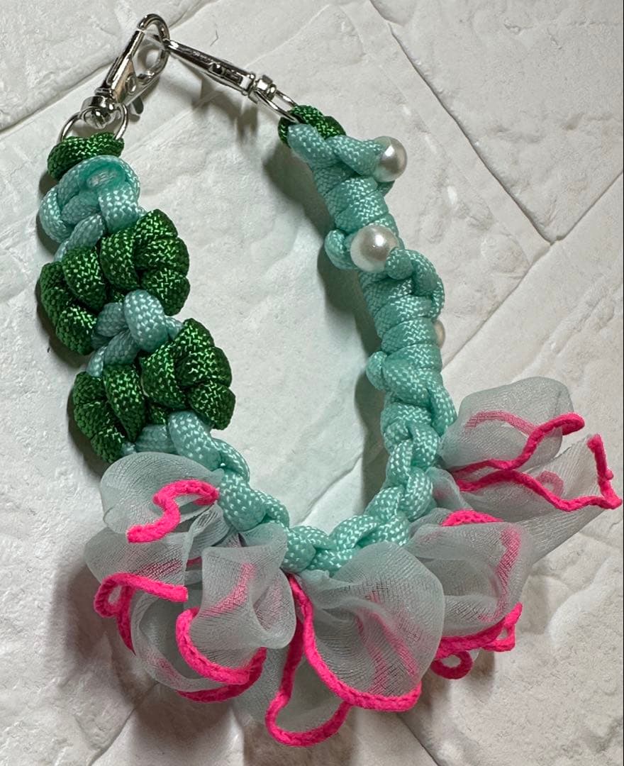 ゆきんこ・*:.ღパラコードスマホストラップ