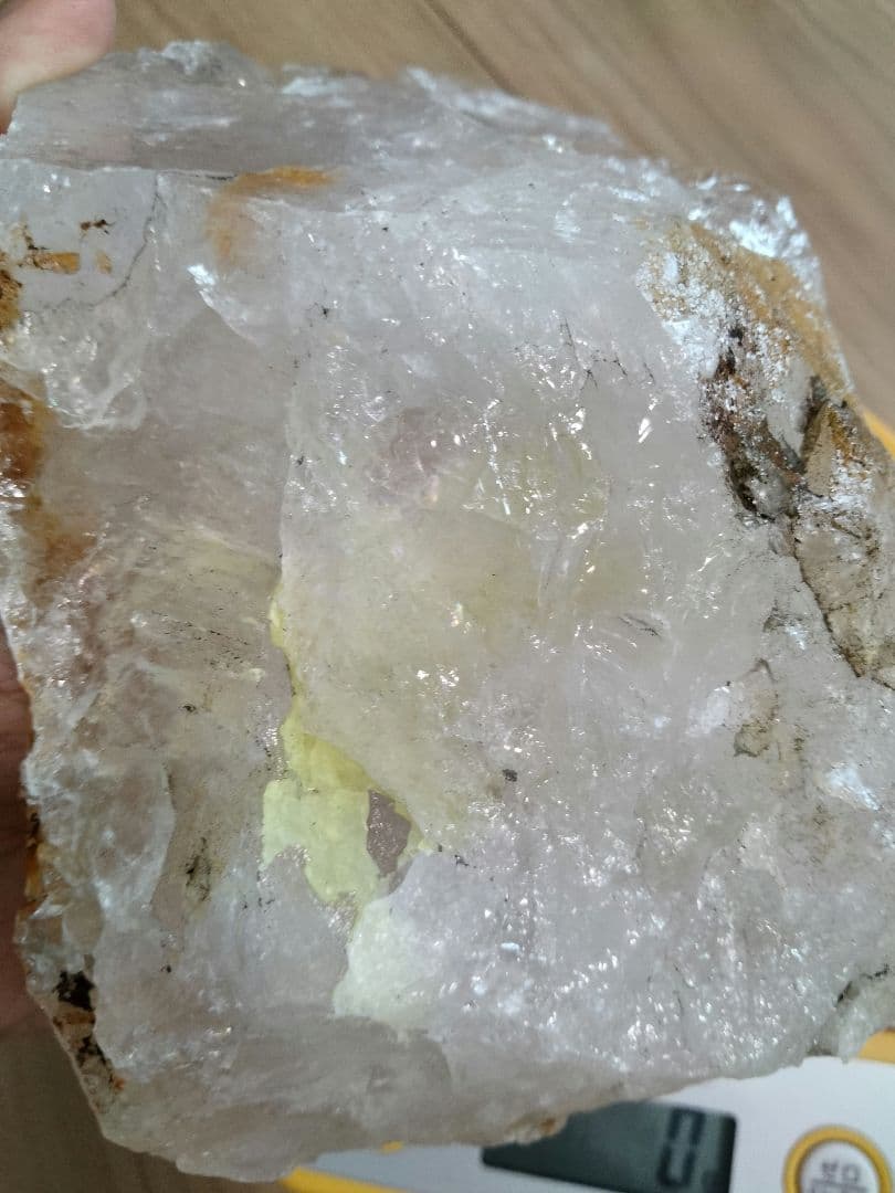 山梨県　乙女鉱山　国産天然水晶　虹入り水晶　1558g　　国産鉱物 硫黄入り水晶