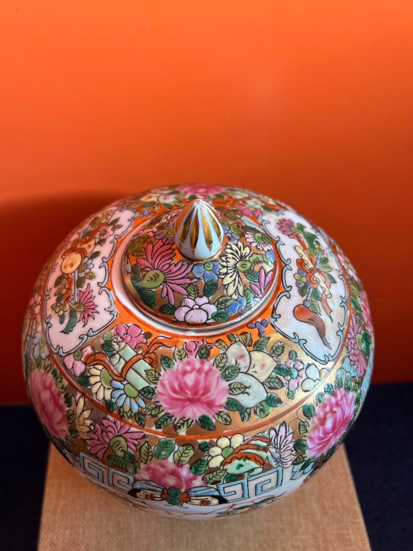 1266  中国　骨董　大清乾隆年製　粉彩人物花鳥文　花瓶　壺　時代物