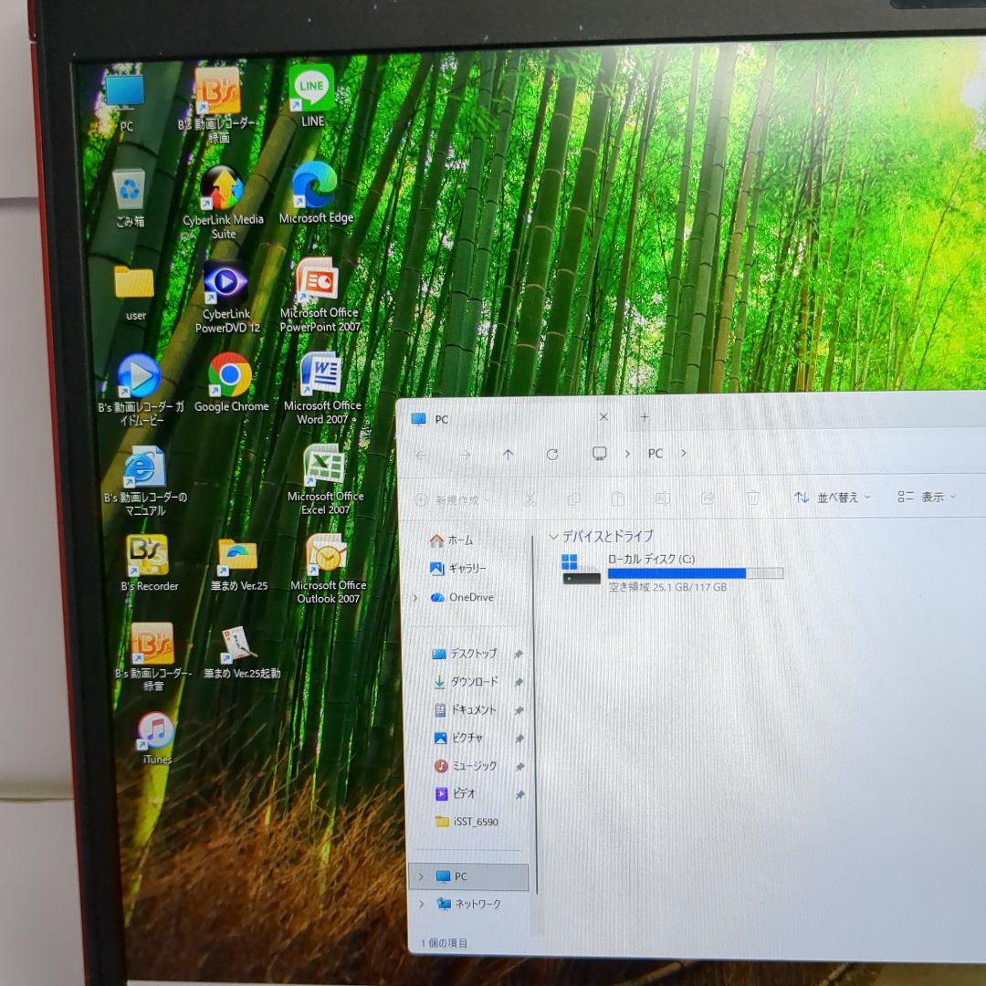 軽量&薄型　富士通LIFEBOOKスタイリッシュ赤ノートパソコンカメラ付