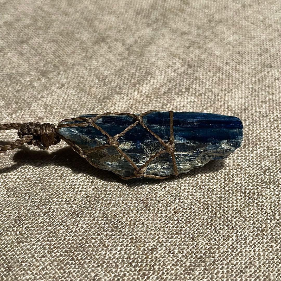 カイヤナイト ネパール産 ＊ マクラメペンダント なネックレス ⑤