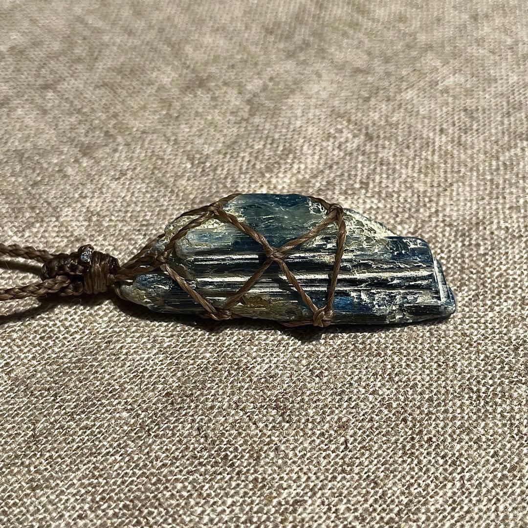 カイヤナイト ネパール産 ＊ マクラメペンダント なネックレス ⑤