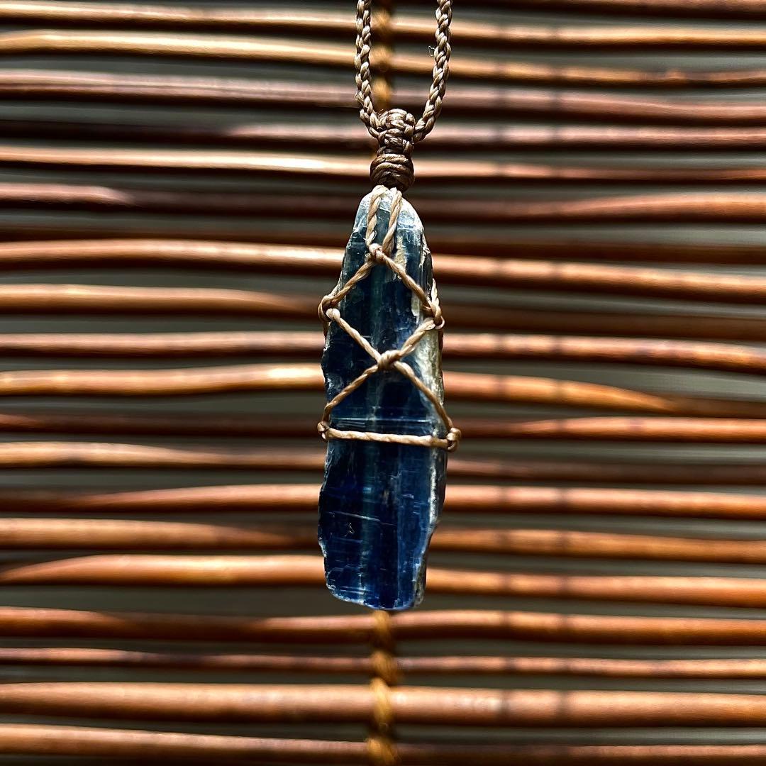 カイヤナイト ネパール産 ＊ マクラメペンダント なネックレス ⑤