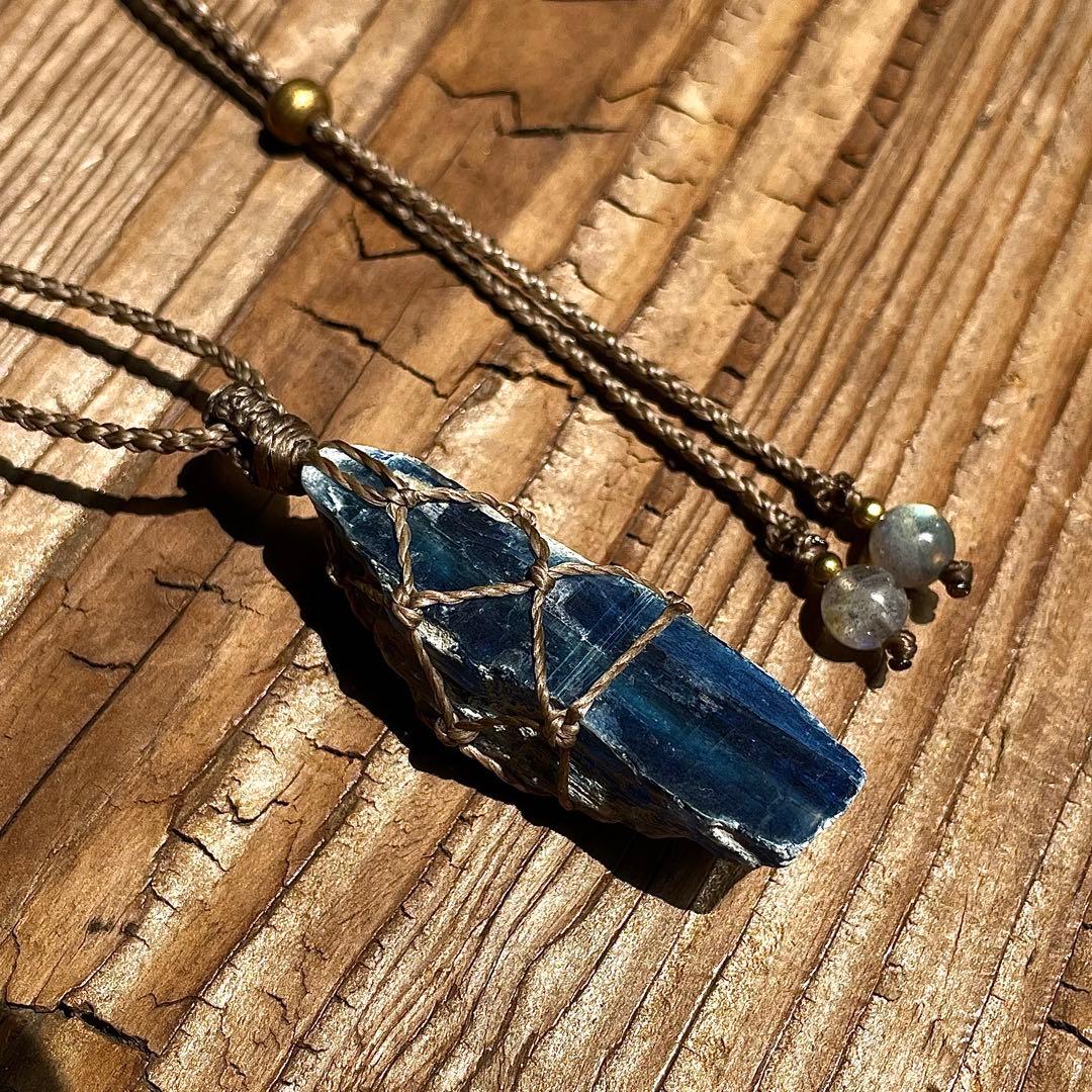 カイヤナイト ネパール産 ＊ マクラメペンダント なネックレス ⑤