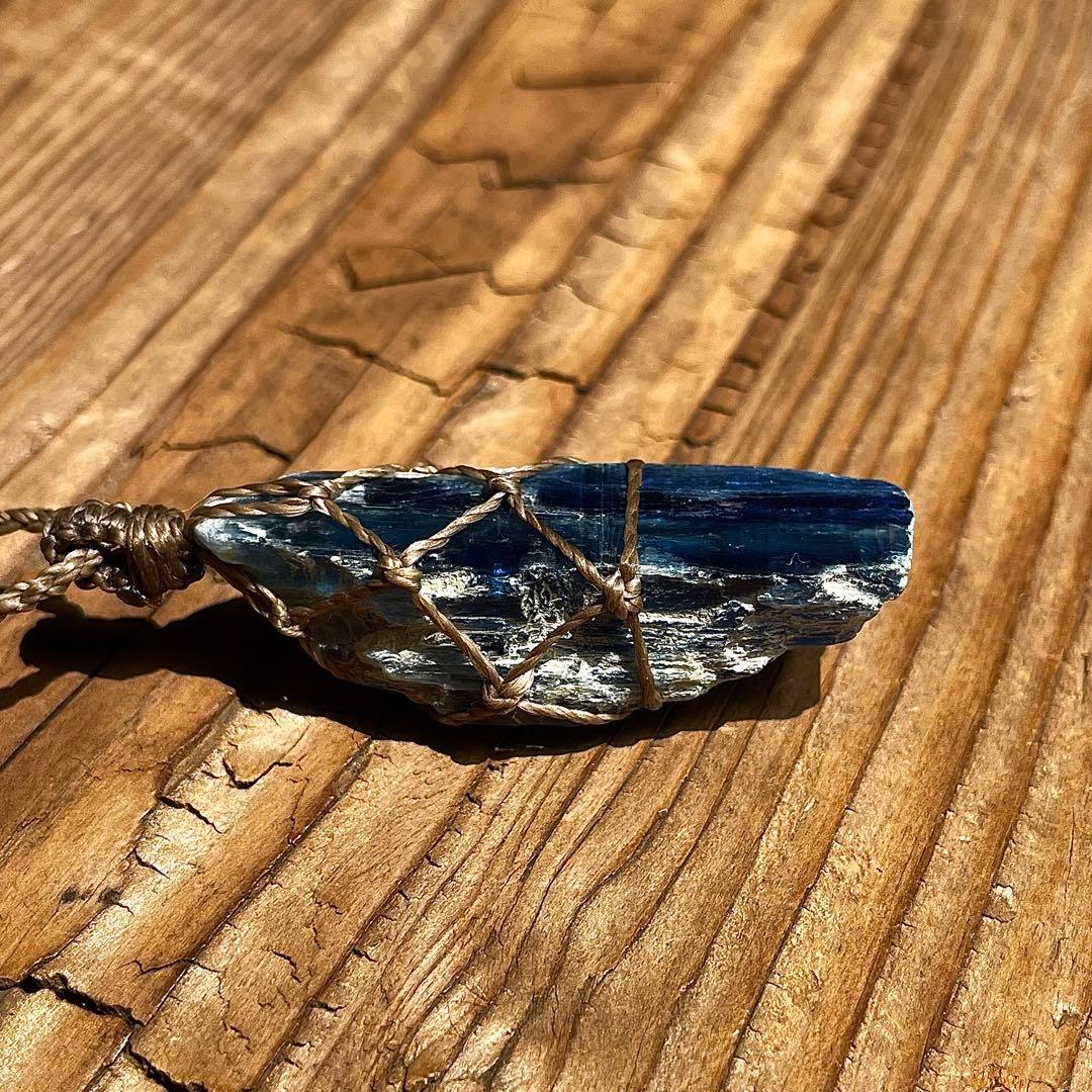 カイヤナイト ネパール産 ＊ マクラメペンダント なネックレス ⑤