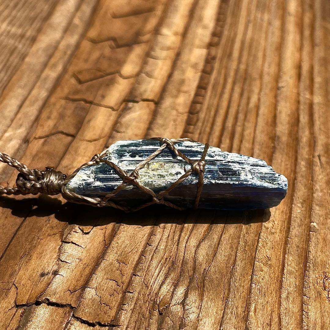 カイヤナイト ネパール産 ＊ マクラメペンダント なネックレス ⑤