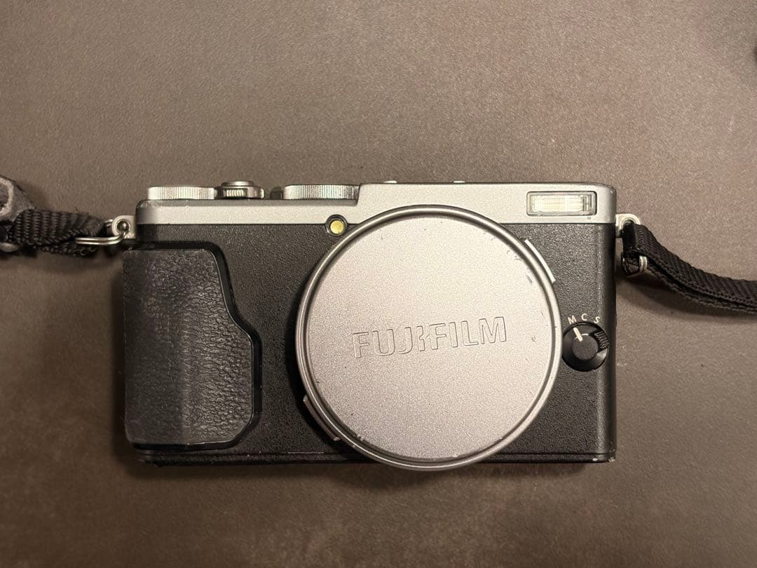 FUJIFILM X70 シルバー コンパクトデジタルカメラ