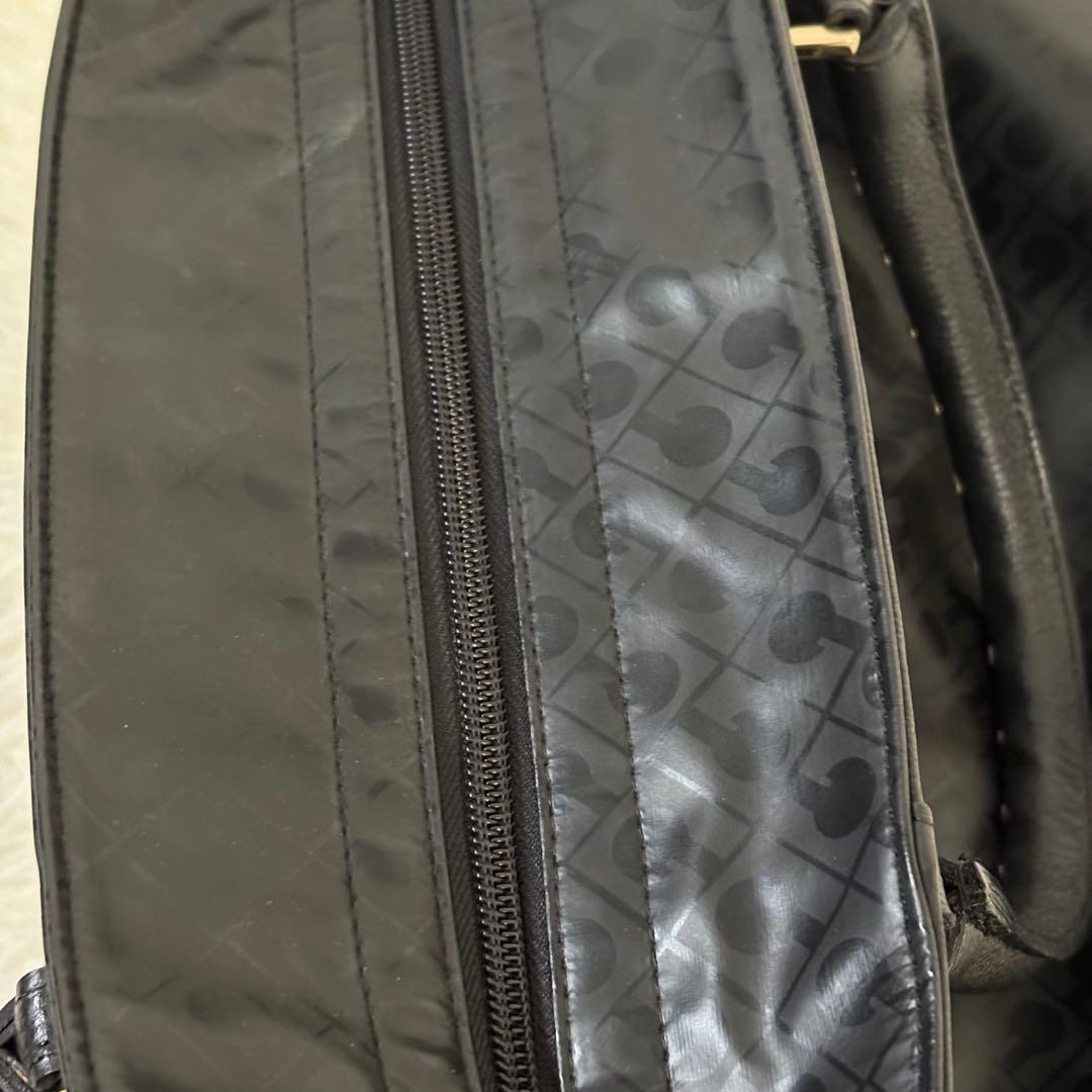 極美品✨ゲラルディーニ　ショルダーバッグ　バイーラ 2way スタッズ ソフティ